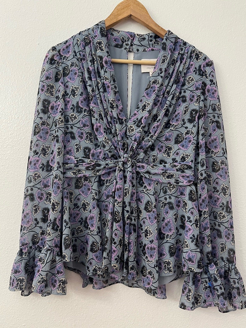 Cinq a Sept Lavender Floral Flowy Romantic  Tie-Front Blouse Flutter Sleeve